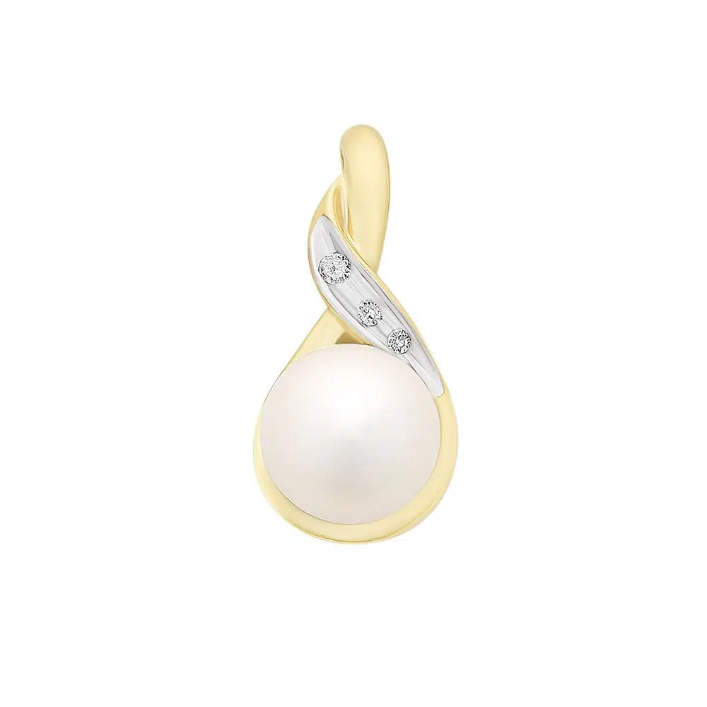 Freshwater Pearl & Diamond pendant